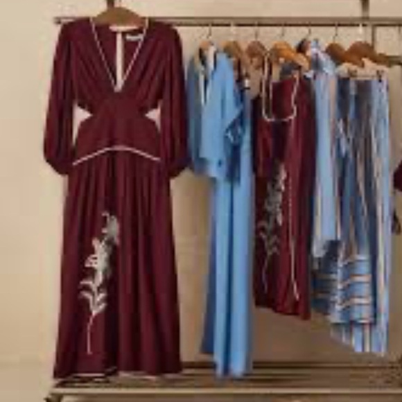 DRESS TO Chic Linen Long Sleeve Burgundy Dress NWT - Picture 4 of 10